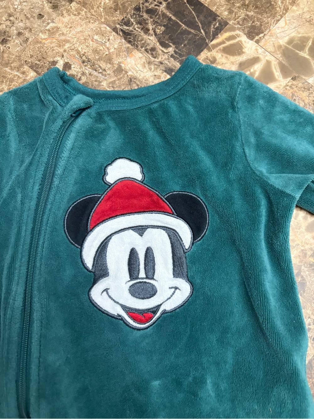 4/30$ Disney Green Mickey Mouse Holiday unisex Pajamas 12 months - Picture 3 of 4